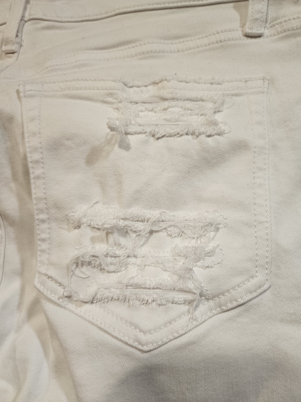 Daytrip Women’s Skinny Distressed White Jeans